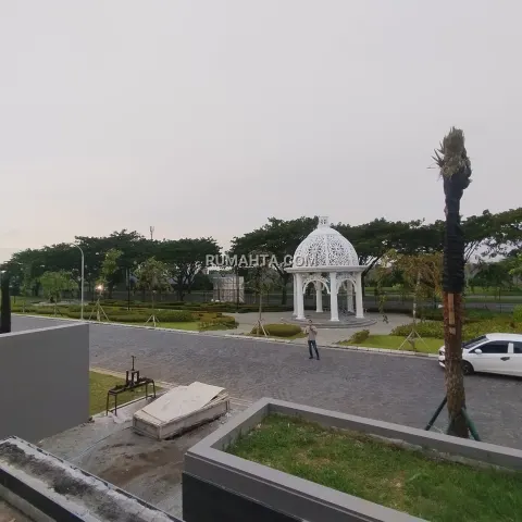 Rumah Mewah Summarecon Royal Jade dilengkapi dengan Lift dan Kolam Renang dalam