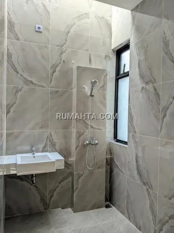 Rumah Modern Dekat Btp & Kampus Unhas – 2 Lantai 4 Kamar Tidur