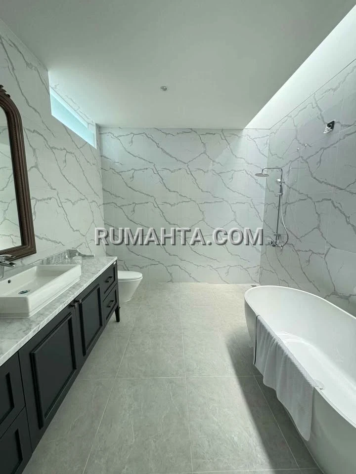 Tersisa 2 Unit Winston Lux dengan Kolam Renang Pribadi di Cluster The Boulevard di Citraland Tallasa City