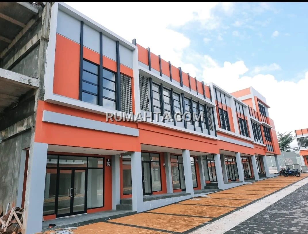 Ruko Siap Pakai Unit Ready Lokasi Strategis depan Mall Summarecon Makassar dan Perkiran Luas