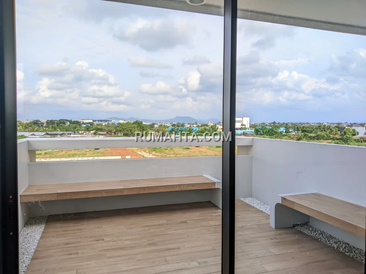 Rumah Dekat Kampus Unhas Tamalanrea Lengkap Dengan Attic Room & Rooftop, Promo Free PPN!
