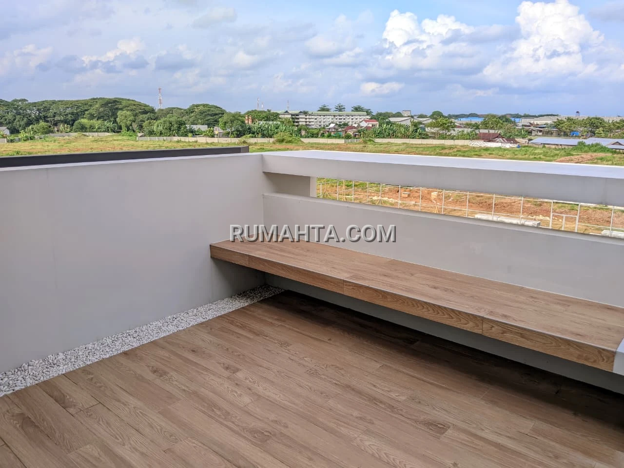 Rumah Dekat Kampus Unhas Tamalanrea Lengkap Dengan Attic Room & Rooftop, Promo Free PPN!