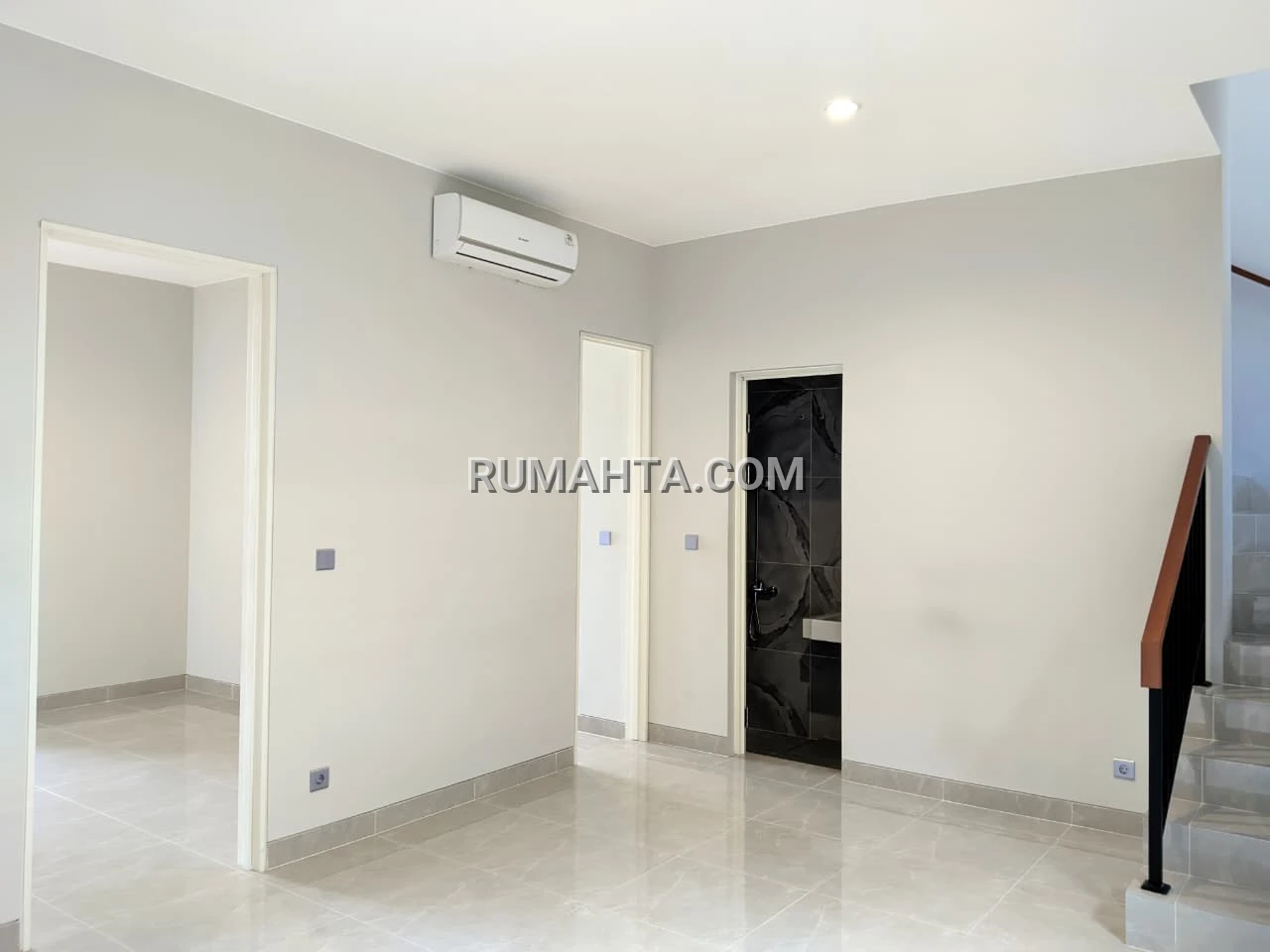 Rumah Dekat Kampus Unhas Tamalanrea Lengkap Dengan Attic Room & Rooftop, Promo Free PPN!