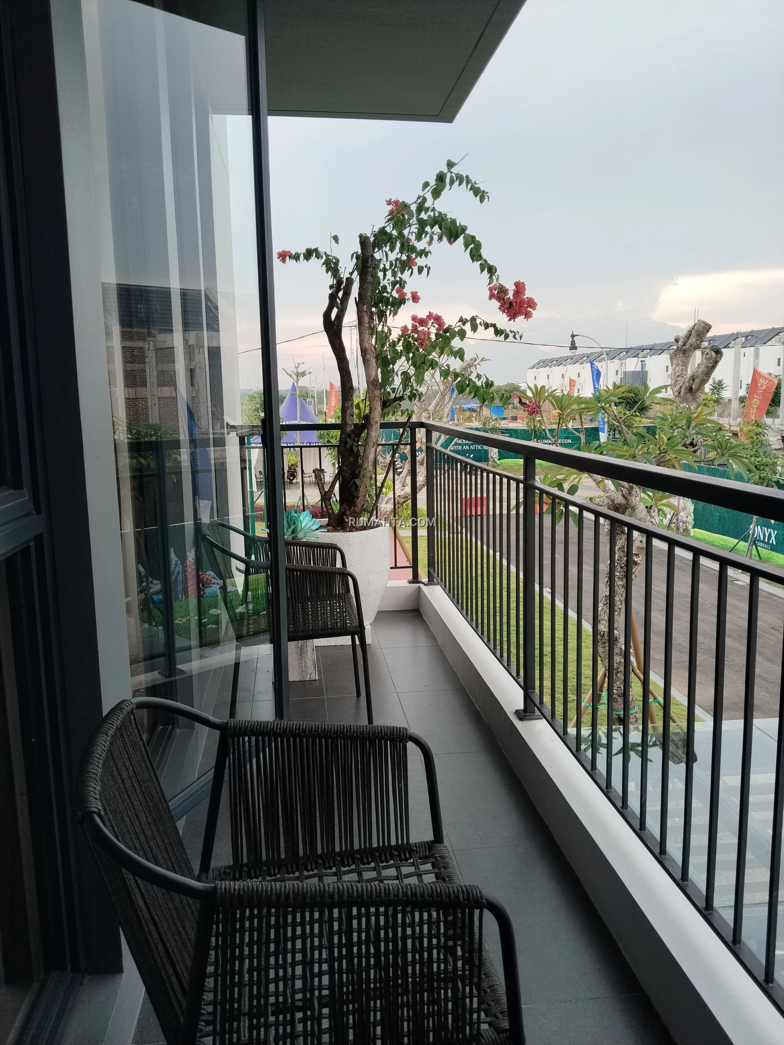 Rumah Di Summarecon Makassar 3 Lantai Lengkap Attic Room & Roofttop Mulai 1,8 M-an!
