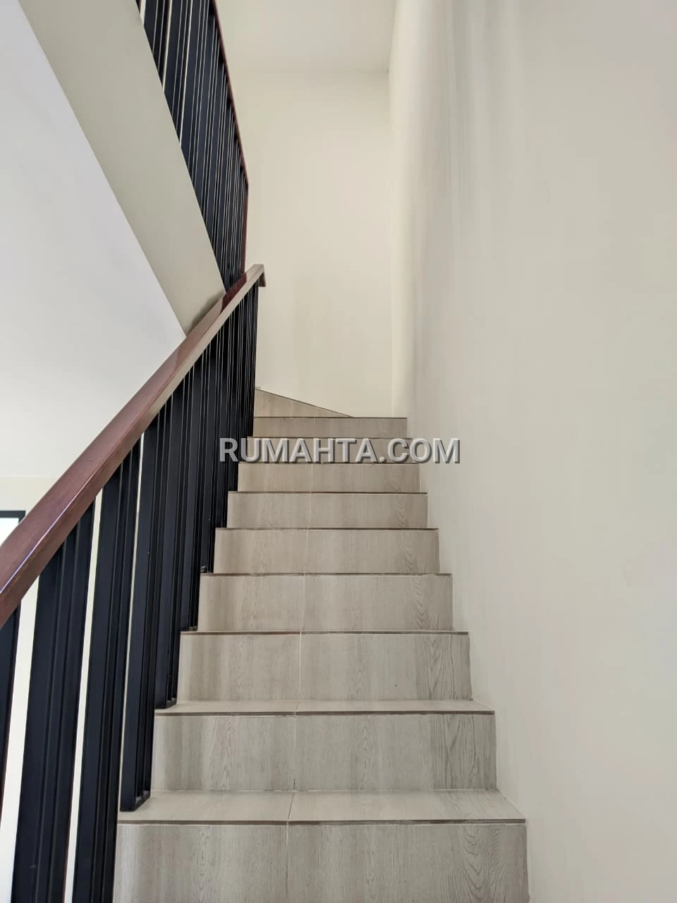 Rumah Posisi Sudut di Perintis Tamalanrea Dekat Dari Btp, Kampus Unhas & Rs Wahidin + Free PPN