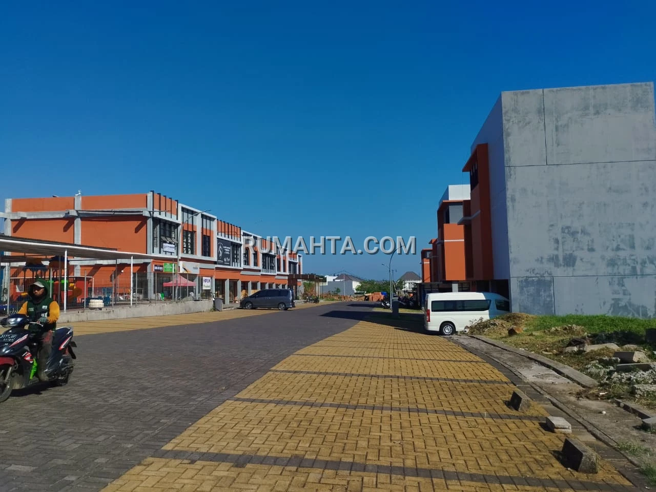 Ruko Siap Pakai di Pinggir Jalan Utama Summarecon Makassar