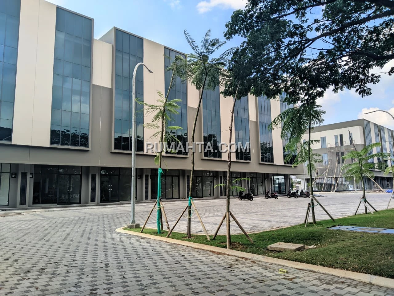 Ruko Siap Pakai di Jalan Utama Summarecon Makassar Dekat Sekolah, Food Court & New Mall