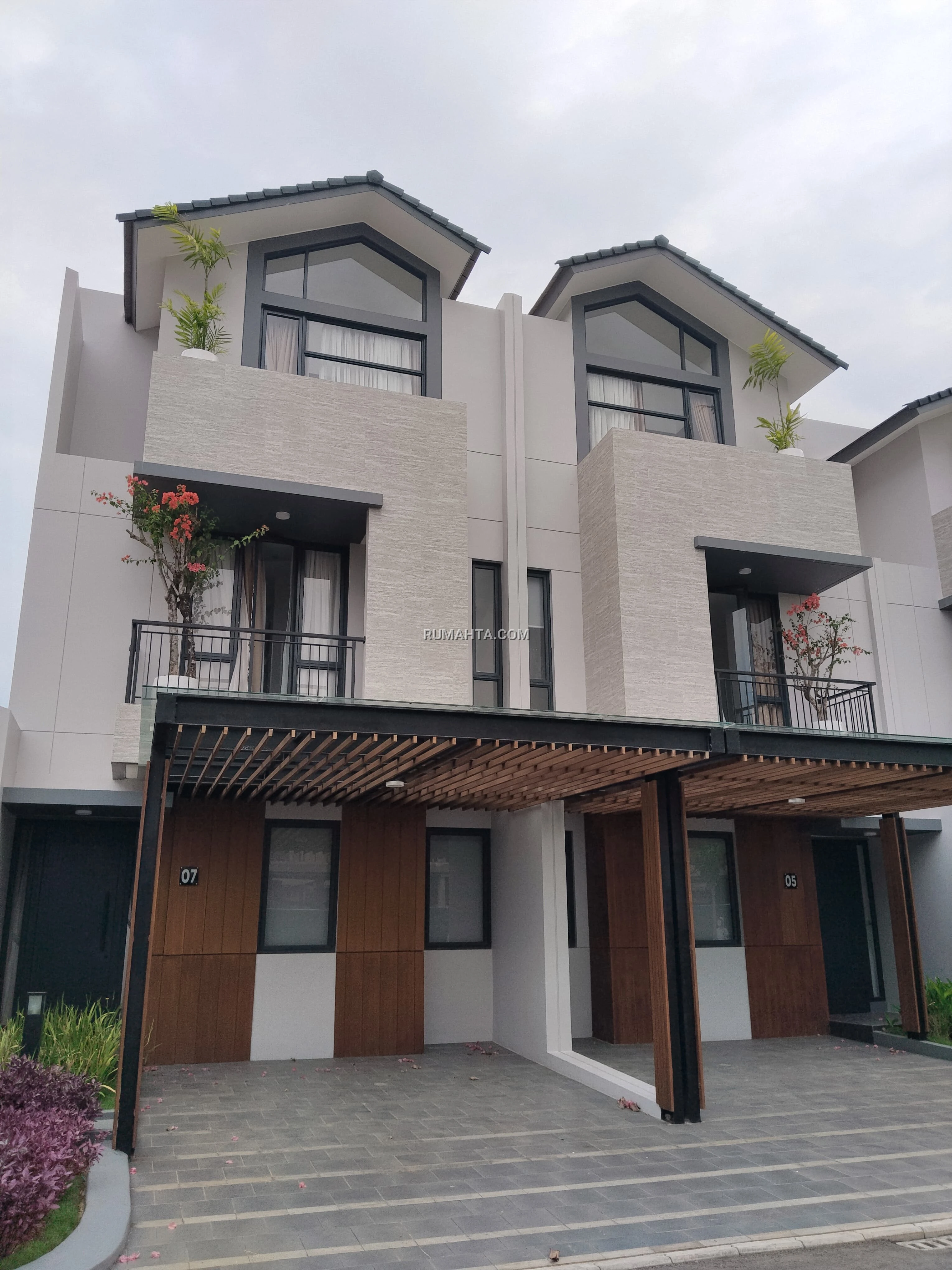 Onyx Residence Summarecon Tipe Attic 3 Lantai