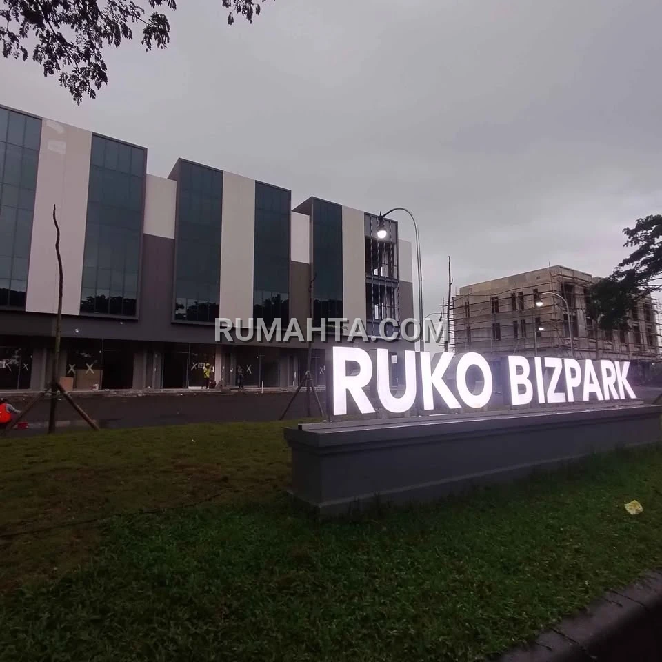 Ruko Bizpark Summarecon Makassar 3 Lantai Siap Pakai di Depan Pelataran