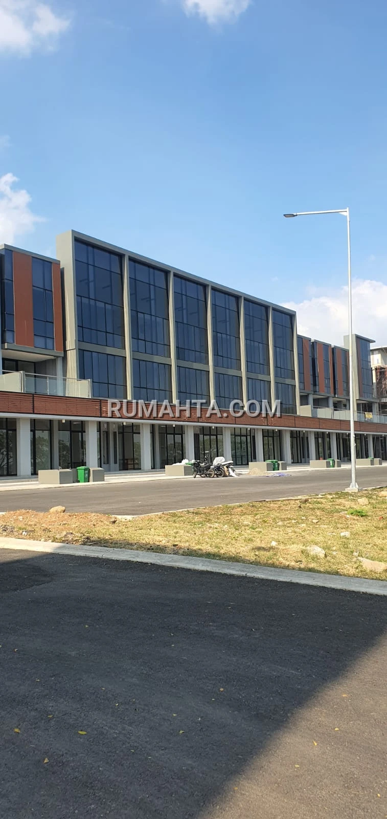 Ruko 3 Lantai Siap Pakai Di Perintis Tamalanrea Depan Btp Promo Free PPN